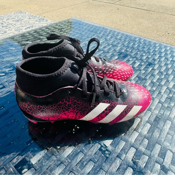 Adidas Predator Freak 4 FXG Youth 2 Pink Black Soccer Cleats Shoes FW7535 - Picture 3 of 10
